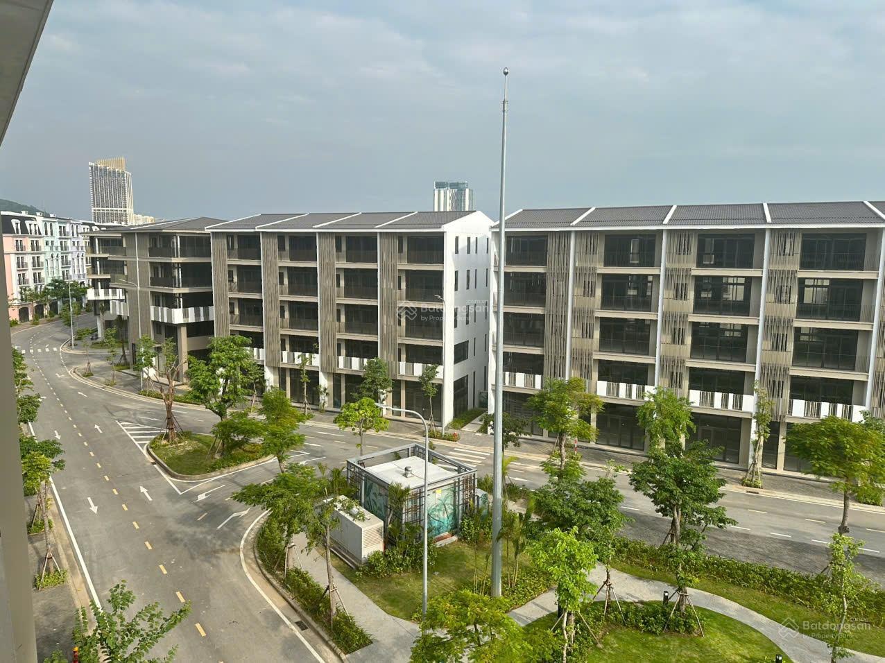 Lần đầu tiên tại tp Hạ Long mở bán biệt thự liền kề, mặt vịnh mà giá chỉ bằng chung cư