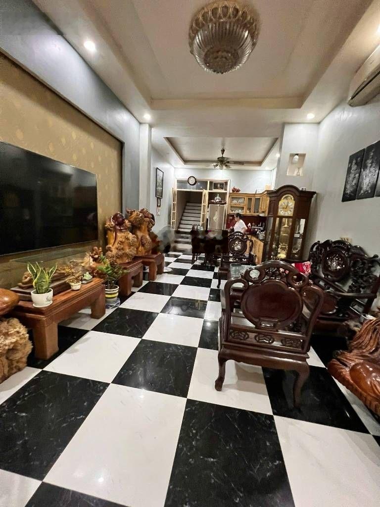 Nhà hoàng quốc việt 69m2 - 3 thoáng - gần phố - xây biệt lập oto tránh -ở và kinh doanh đều cực đẹp