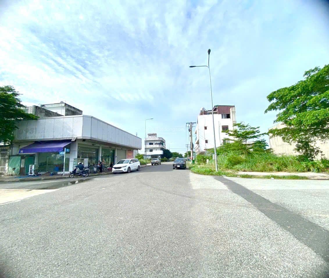 Nền 130m2, không dính cống, không dính trụ điện. Đs 21 giá 1.760 tỷ chốt (bao thuế phí công chứng)