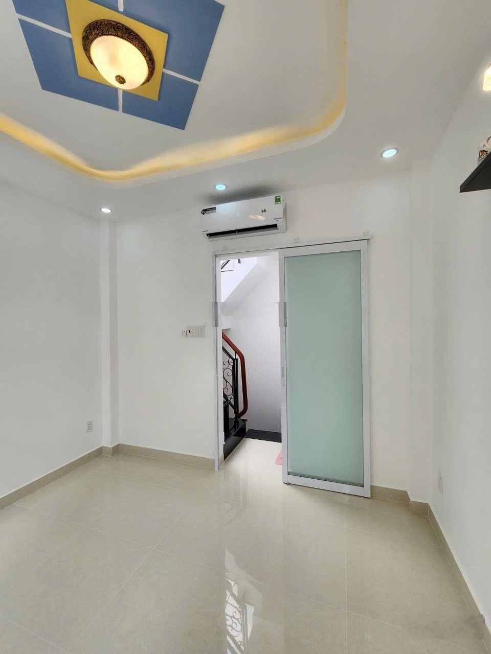 Hàng hiếm chỉ 1 tỷ 450. Khu an ninh nhất Chu Văn An. DT 30m2 xây 1 trệt 3 lầu, sổ riêng. Hẻm 4.5m