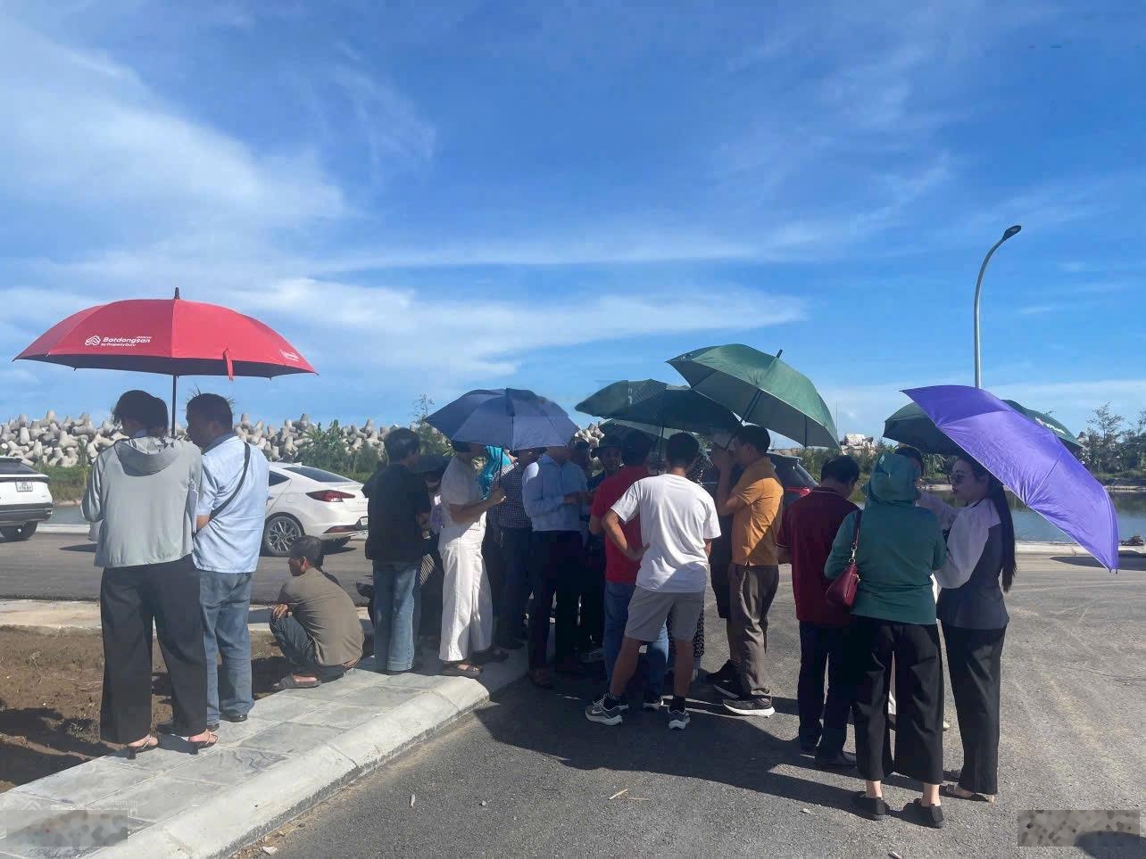 Đất nền ven biển sẵn sổ, 2 mặt tiền gần trường học, đông dân cư, alo ngay cho em