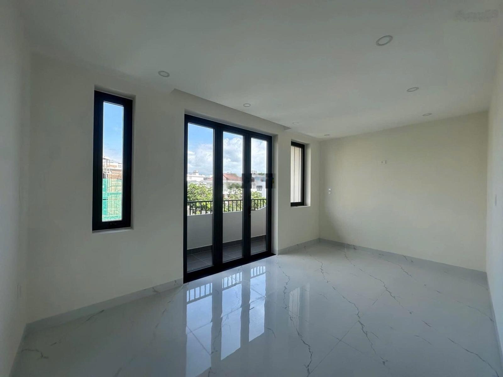 Bán nhà 3 tầng hiện đại mặt tiền đường Bùi Phùng(B1 cũ) VCN Phước Hải trung tâm Nha Trang
