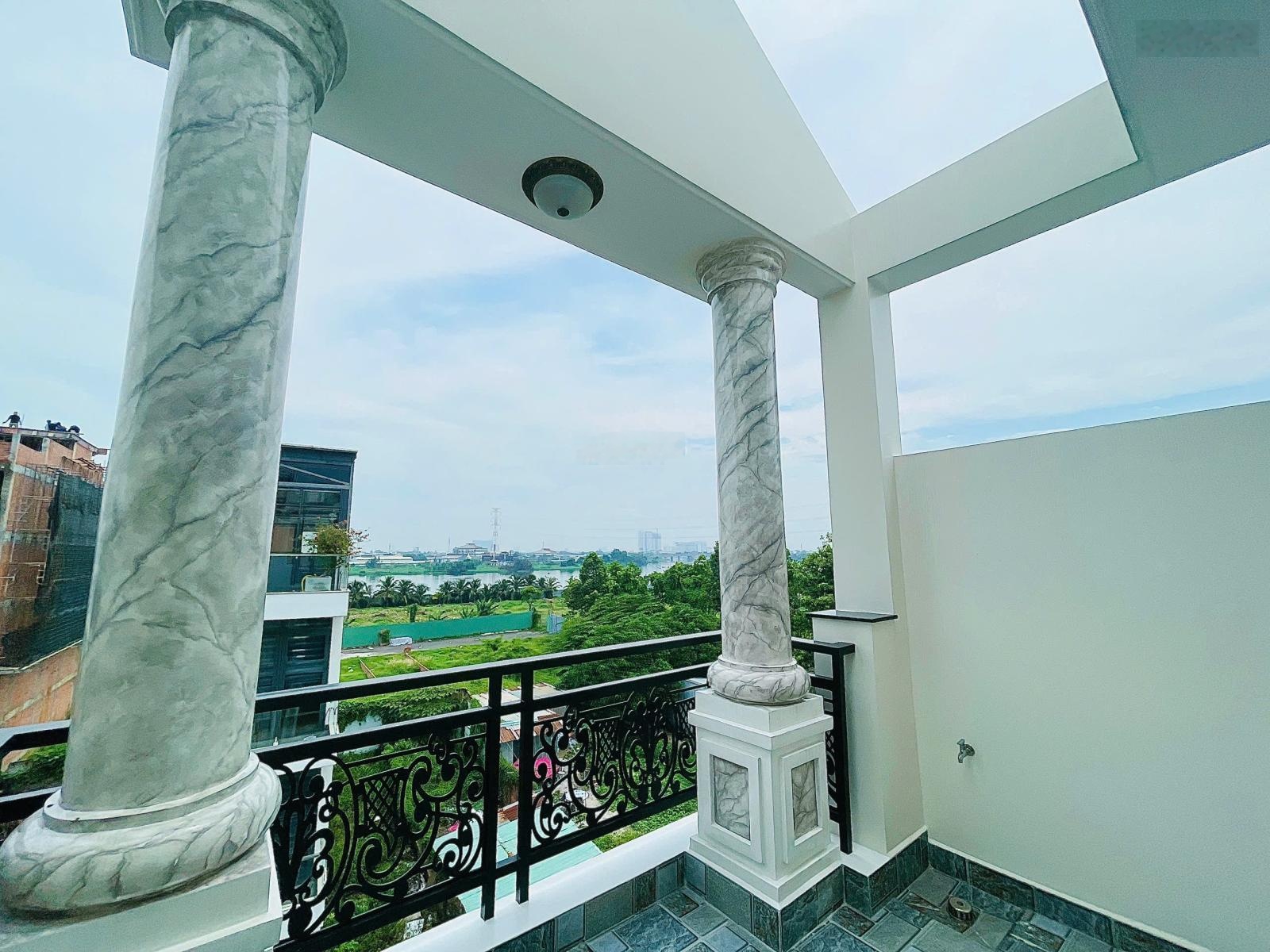 Bán nhà 1 trệt 3 lầu view sông Sài Gòn đường nhựa 8m giá hơn 8.4tỷ thương lượng liền kề DA Vạn Phúc