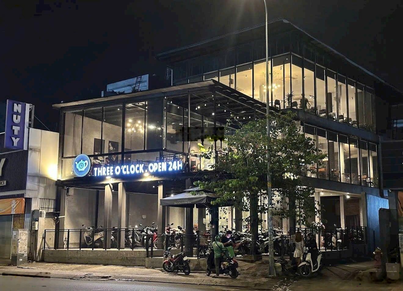 Cho thuê nhà MT Phan Văn Trị, DT: 13m x 24m, 1 trệt, 2 lầu, Gò Vấp