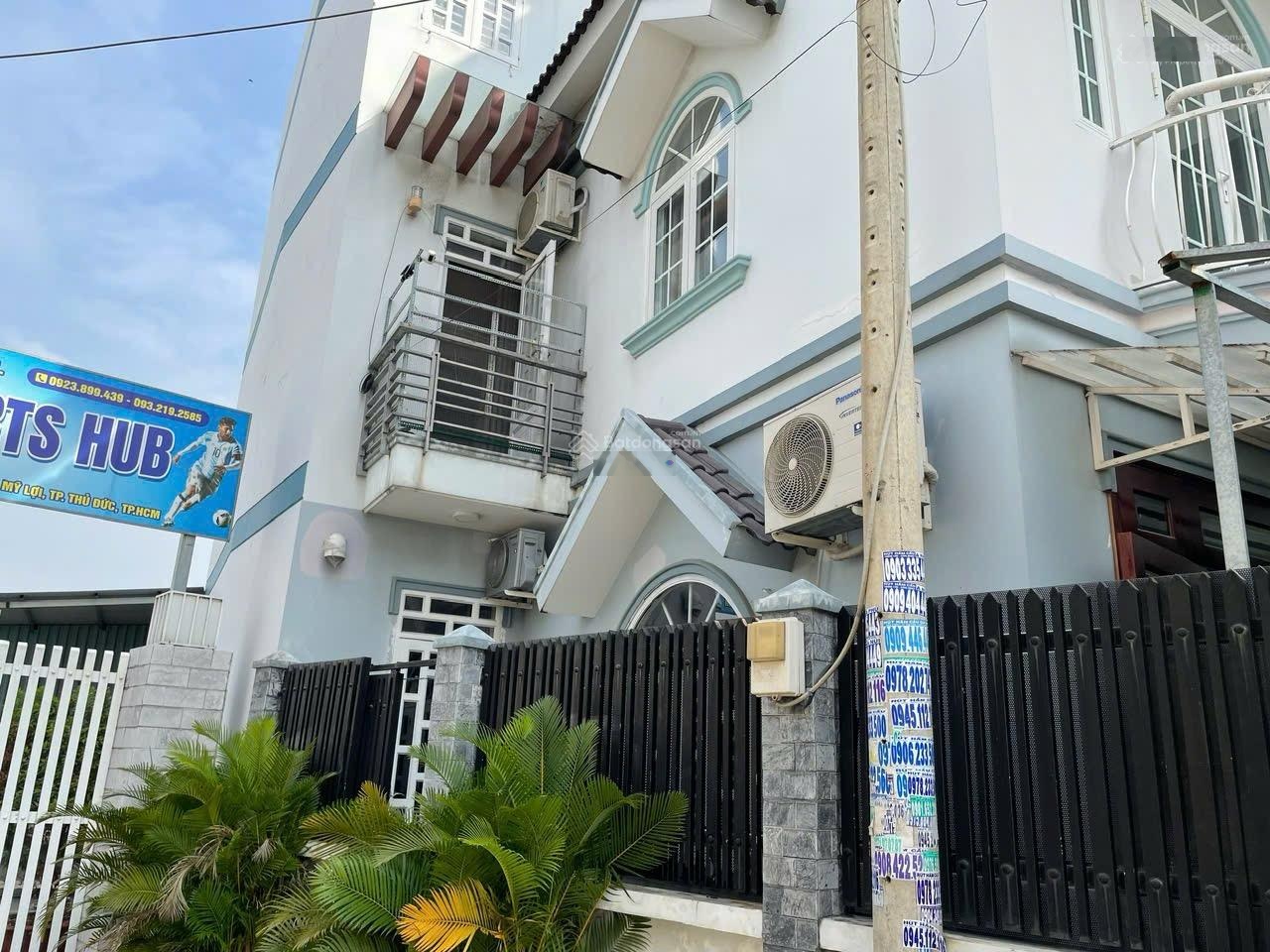 Cho thuê nhà riêng 3PN, 4WC, căn góc gần đường số 18, trung tâm thành phố Thủ Đức mới