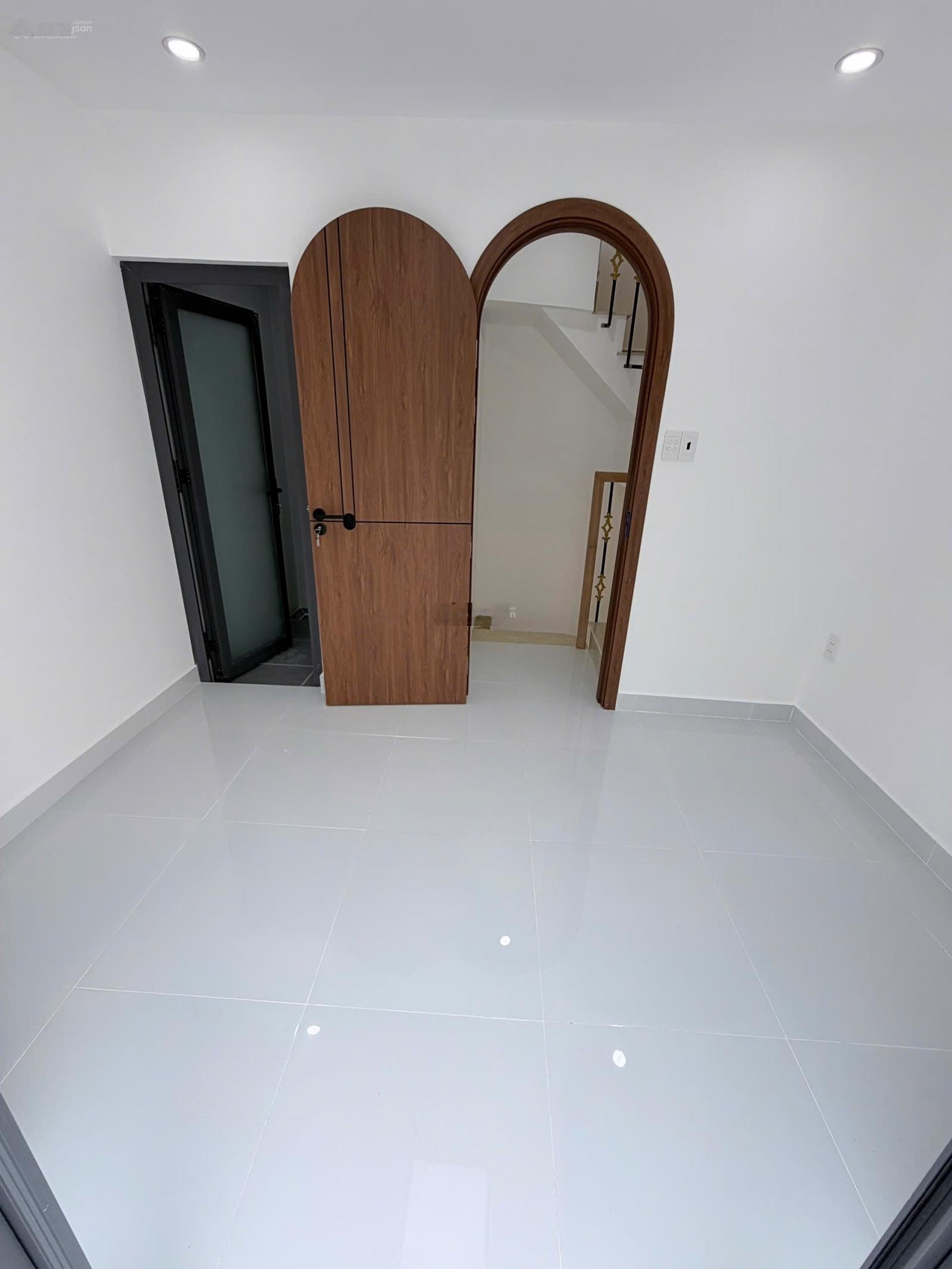 Nhà mặt phố đẹp xuất sắc tại Liên Khu 16 - 18, 3,2 tỷ