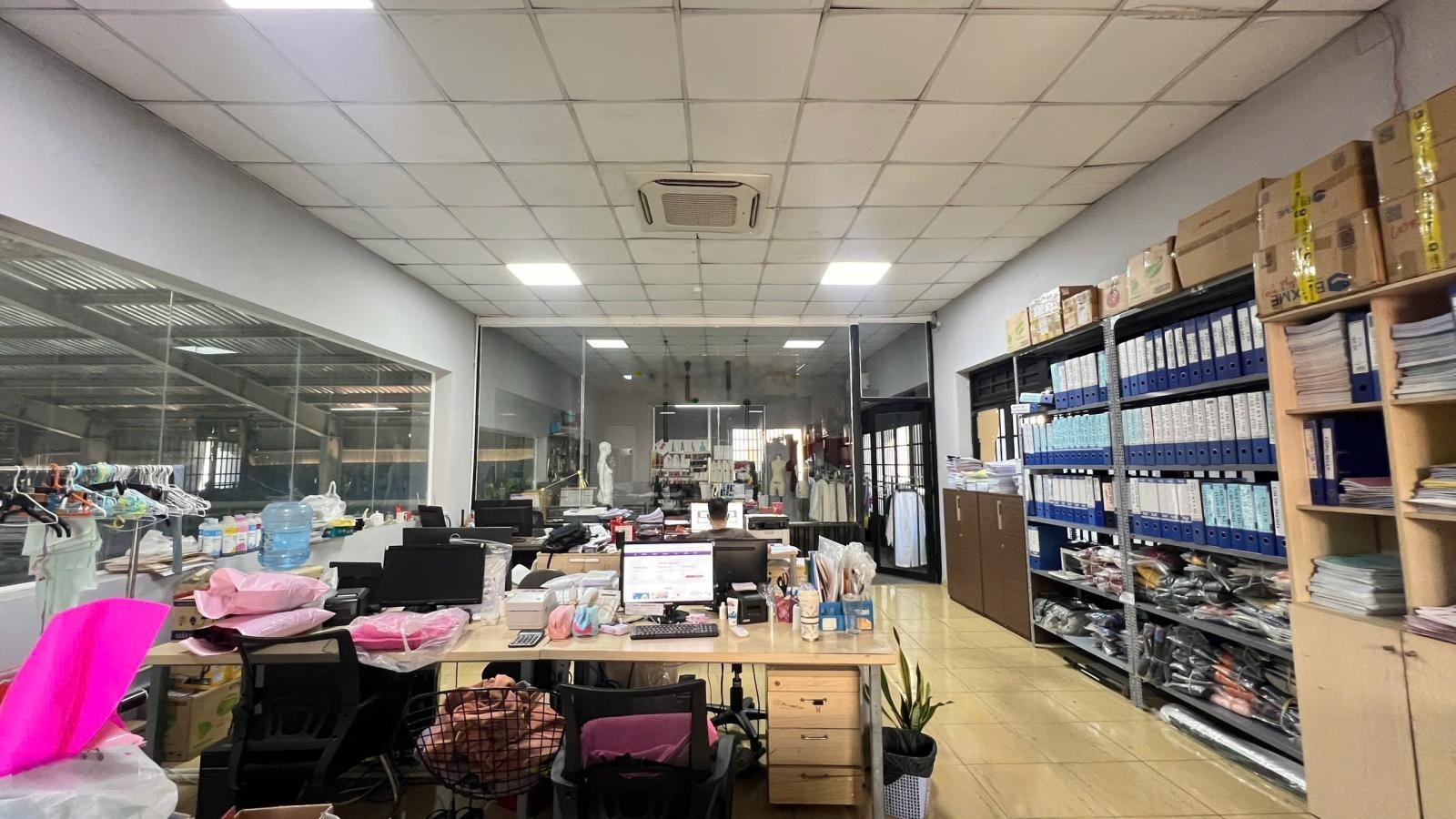 Cho thuê kho xưởng đẹp giá tốt, hàng hiếm, cao thoáng, đẹp. 650m/55tr. Có VAT