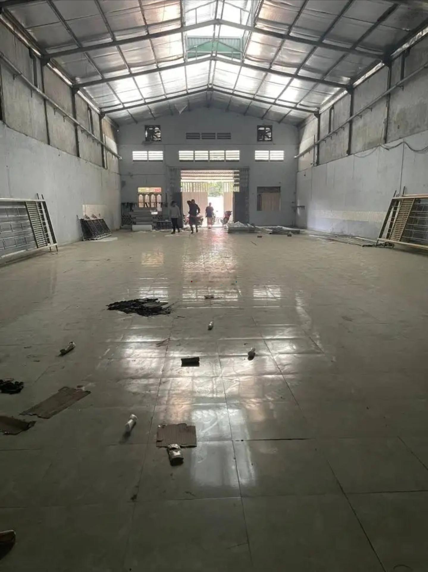 Cho thuê kho,xưởng 360m y hình, đ lê trọng tấn