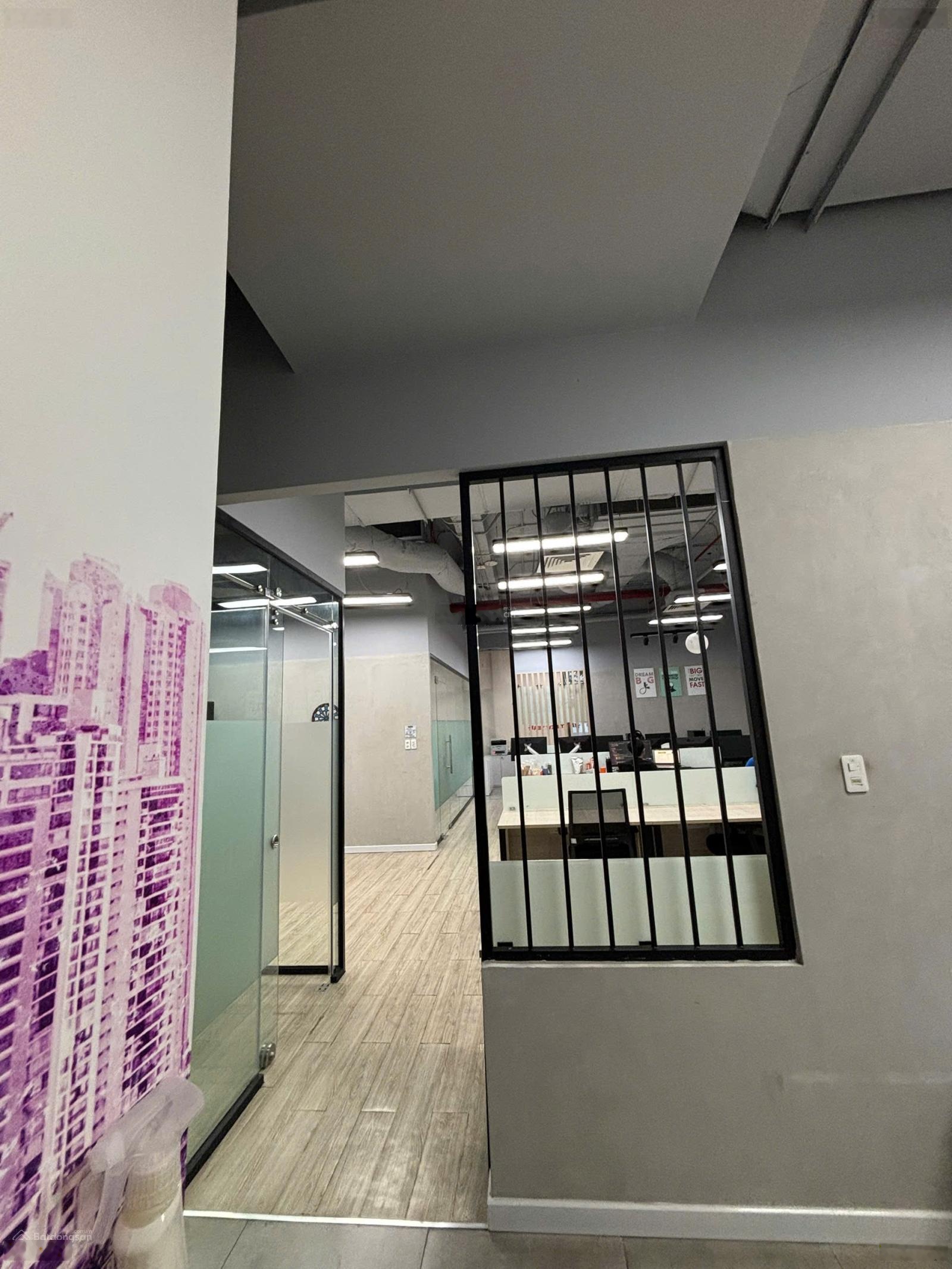 Cho thuê văn phòng tại Rivera Park Sài Gòn, 70 triệu VND, 135.35 m2