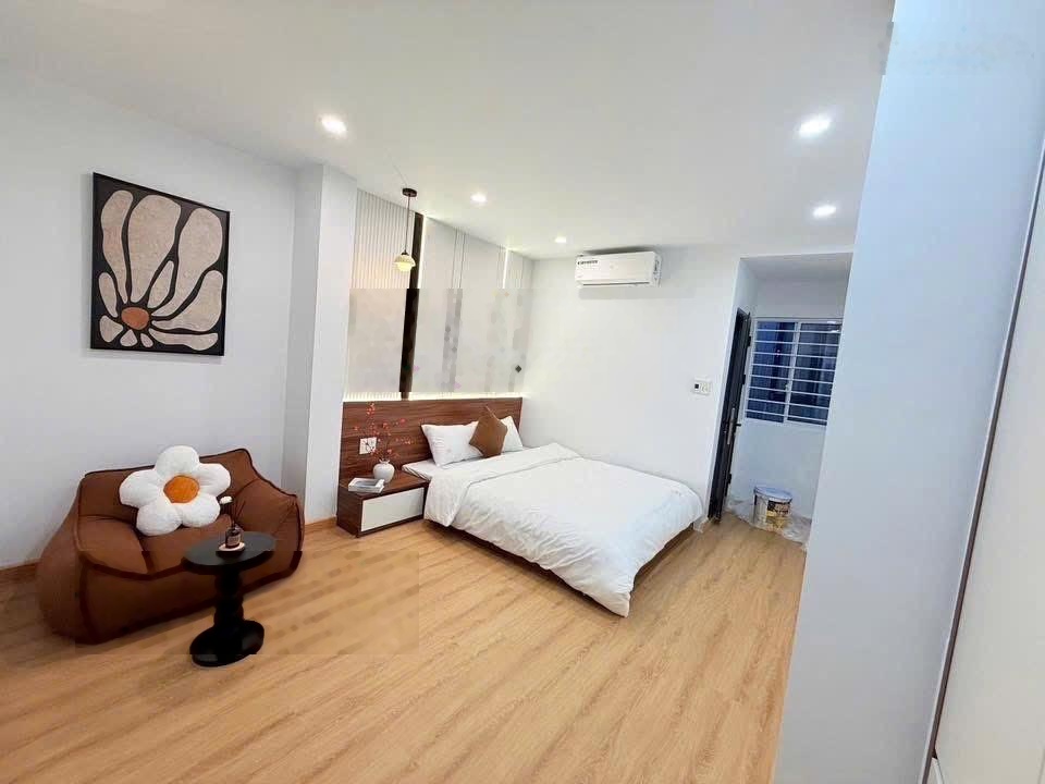 Ra gấp căn nhà Phan Chu Trinh, P.Hiệp Phú, Thủ Đức, Giá: 2,290 tỷ, DT: 42m2, sổ hồng riêng.