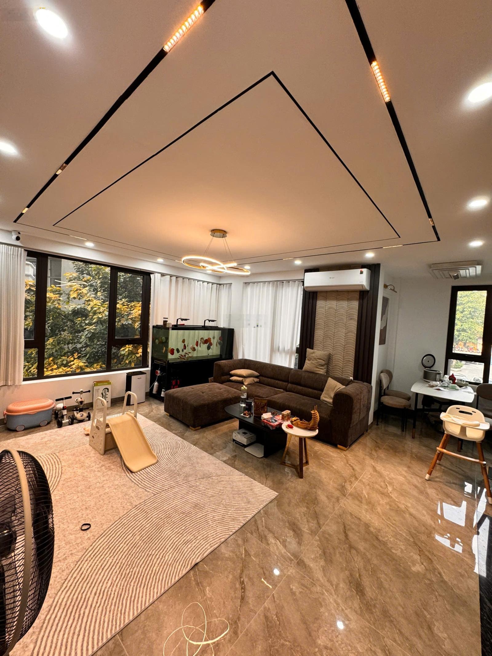 Bán nhà Bồ Đề Hoàng Như Tiếp 50m lô góc ô tô vào thang máy