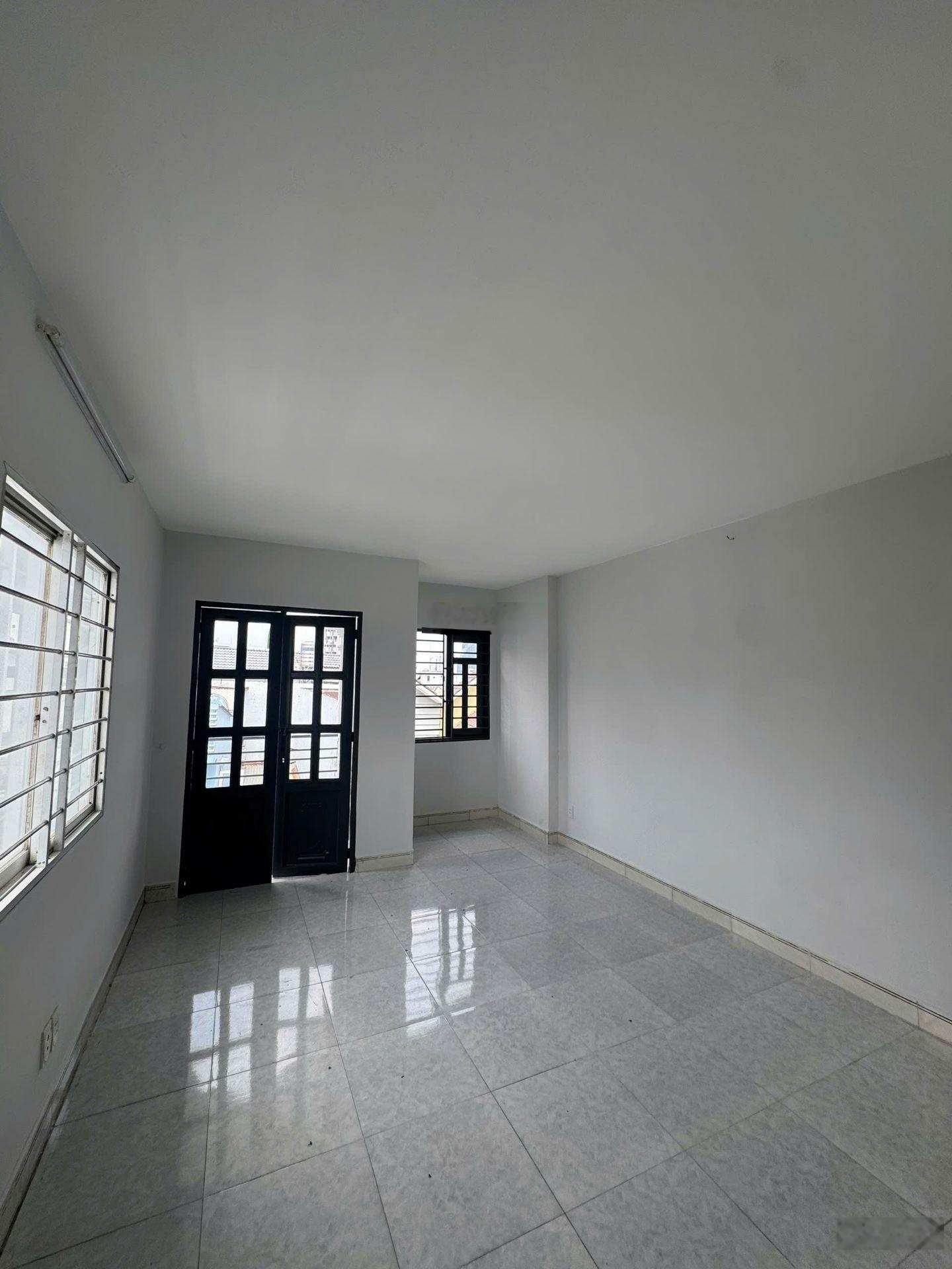 Bán CHDV 4 tầng,15 phòng,5.5x20,hẻm vf3.Phường Tân Phú Quận 7.Lô nhì,sổ hoàn công.Chỉ nhỉnh 8 tỷ