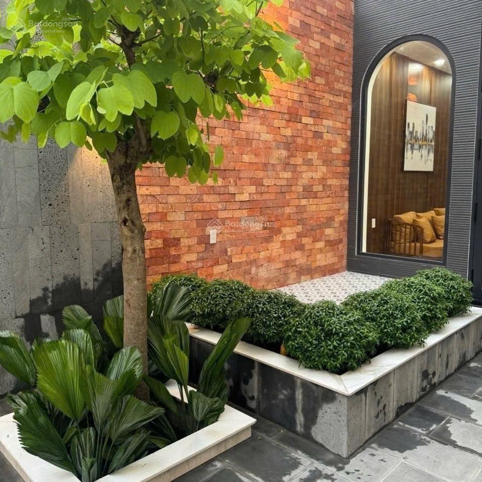 Villa đẹp 120m2- 3 tầng/4pn - sân rộng lớn - gần cv làng hoa