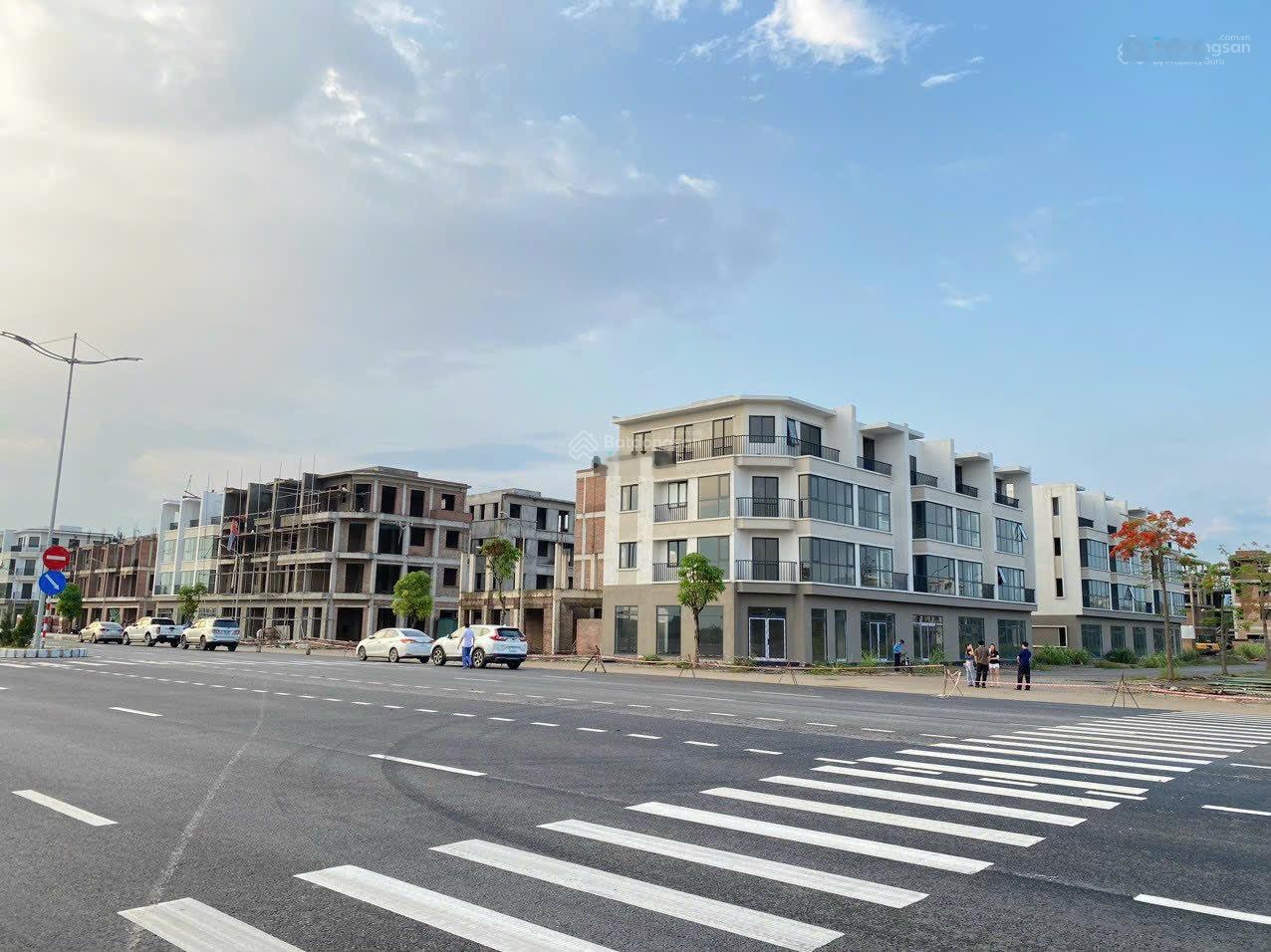 Em Hướng trực 24/24 tại dự án FLC Tropical Hạ Long hỗ trợ anh chị mọi lúc mọi nơi. LH 0987257286