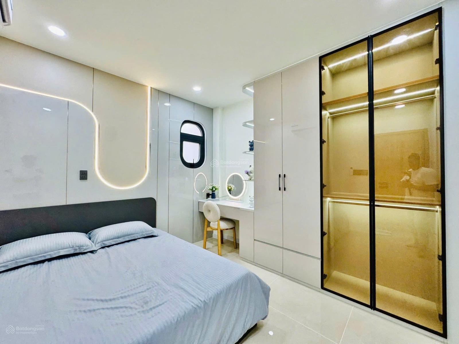 Nhà 57,6m hẻm 5m xe hơi đậu cửa 3pn 3wc khu trung tâm thủ đức