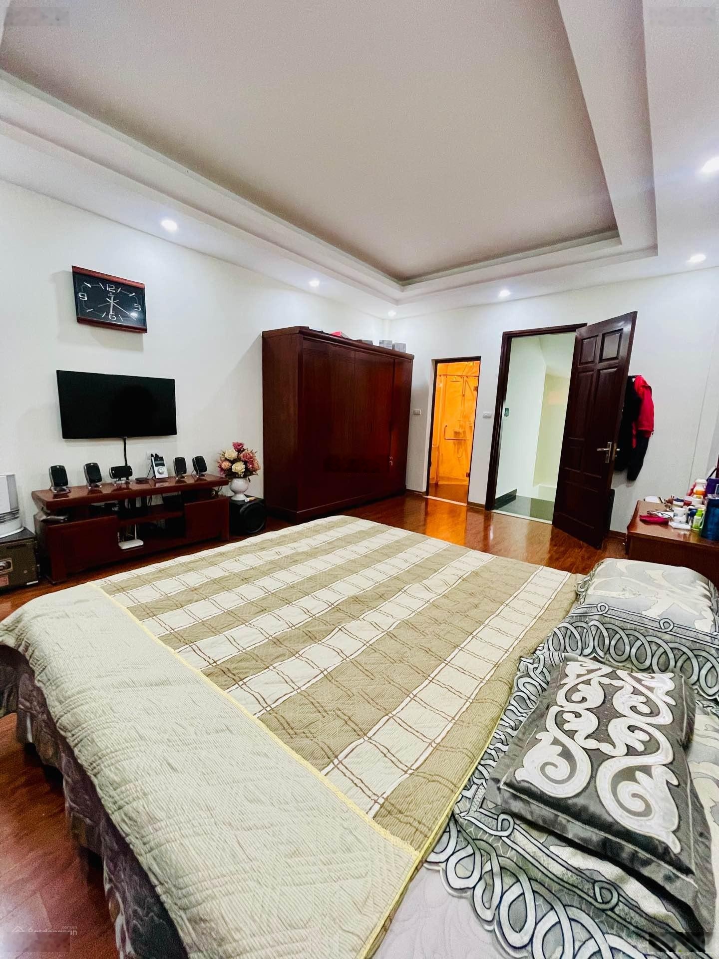 Bán nhà gần phố văn cao thụy khuê trung tâm quận ba đình 36m 5t chốt quanh 9.95 tỷ vài bước ra ô tô