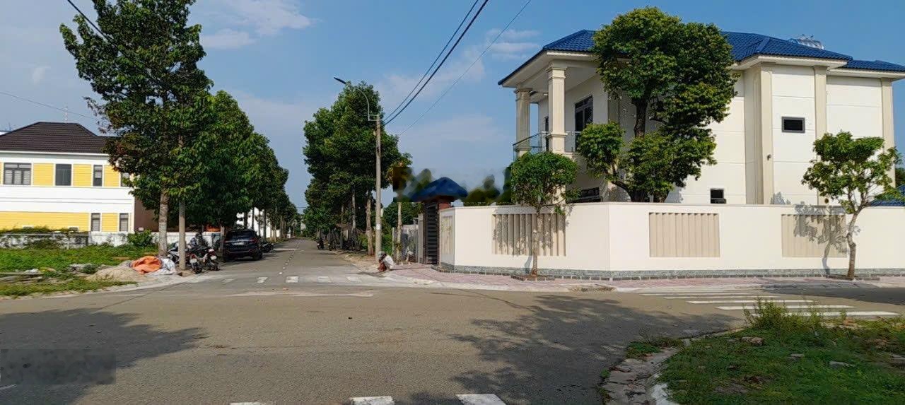 Cần bán nền đất dự án Lan Anh 2. A/chị cần bán gửi e ạ. Giá 1.1 tỷ/100m2 Cam kết ra hàng nhanh nhất