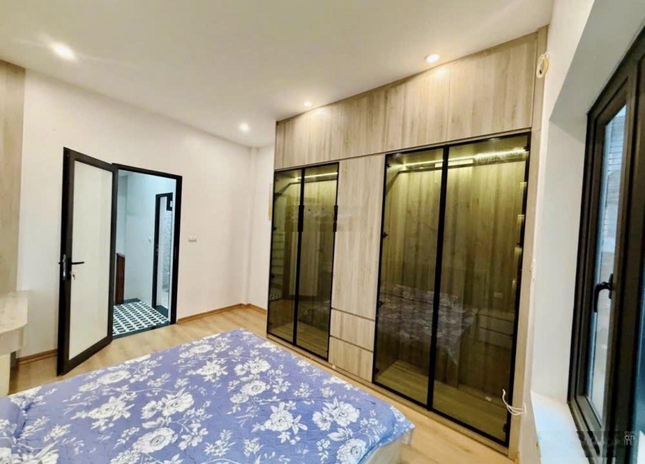 Đẹp cực! phố Thái Hà ,ngõ nông ,gần phố, cách ô tô 30 m ,nhà xây mới full nt không quy hoạch 45 m T