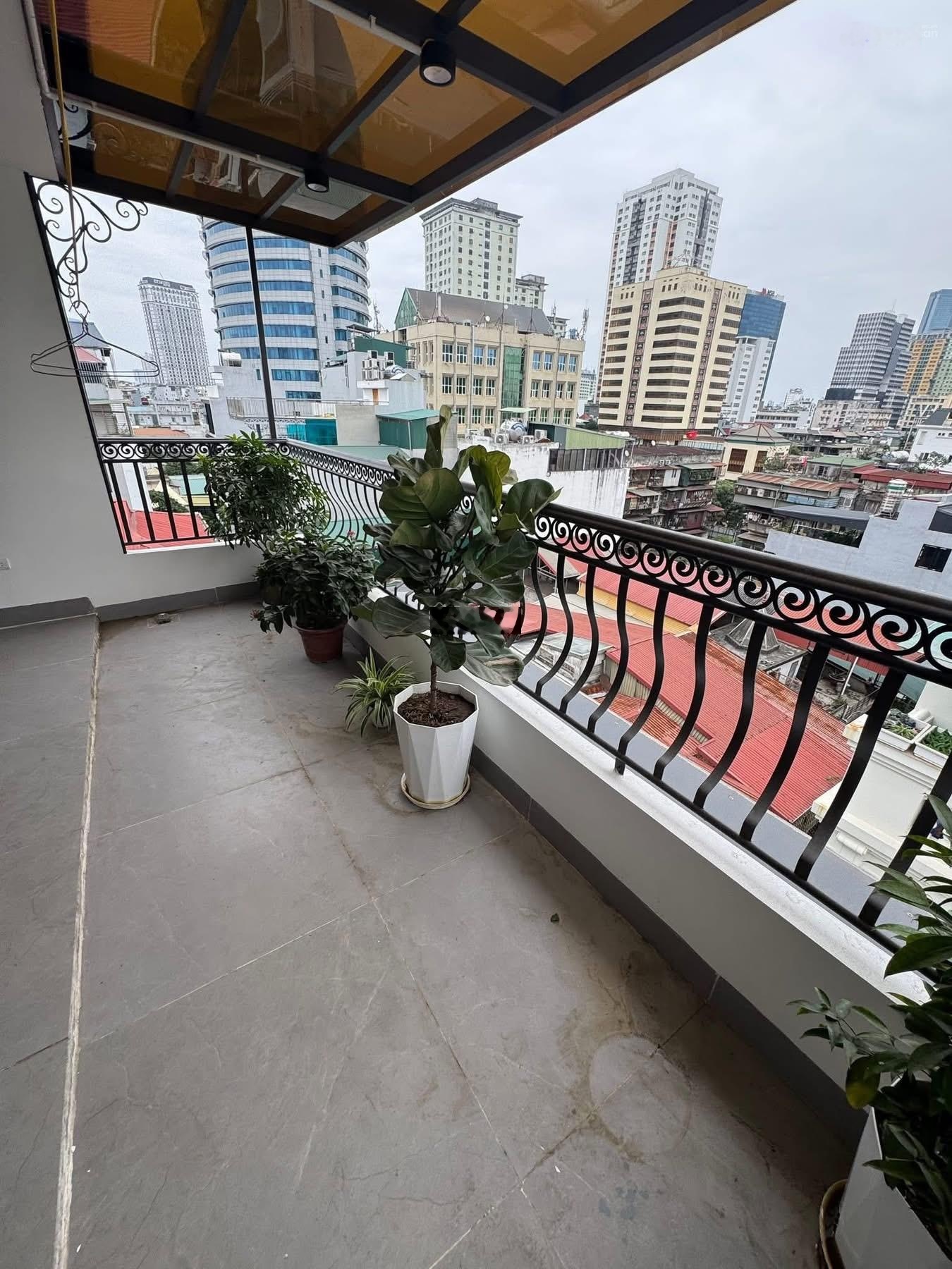 Bán nhà phân lô Nguyên Hồng, Huỳnh Thúc Kháng. Đống Đa. Dt 55m2 9tầng mặt tiền 5m. Giá 3x tỷ