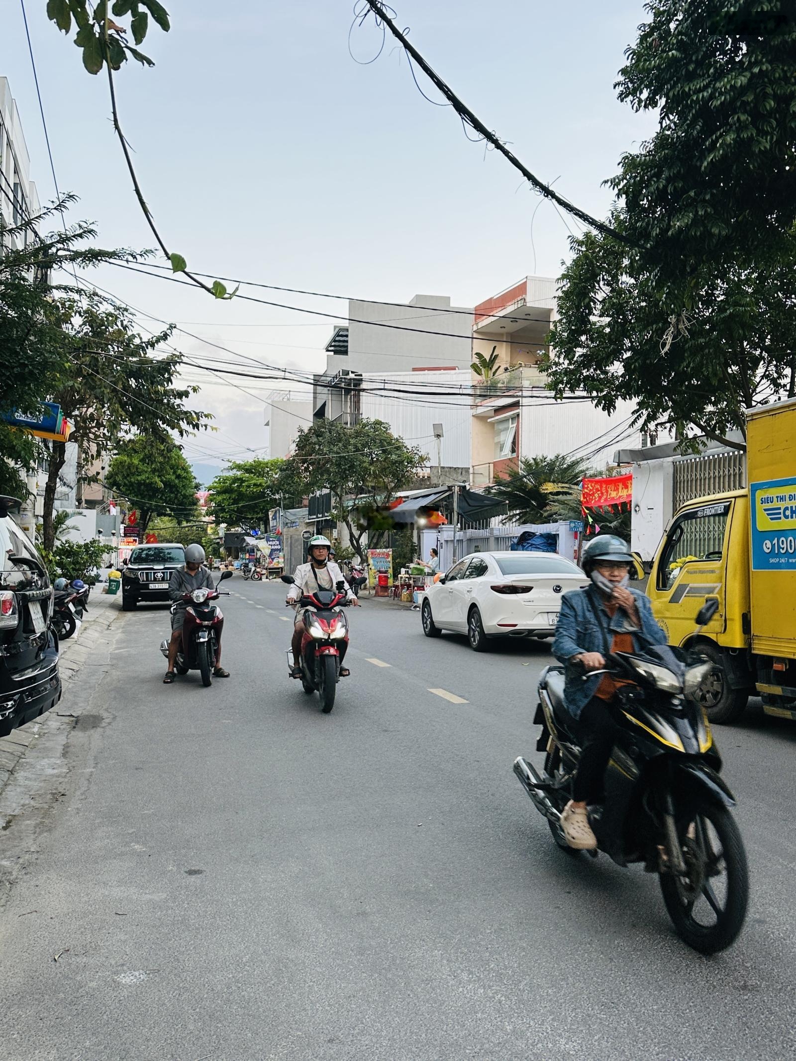 Bán nhà mặt tiền Phó Đức Chính - Sơn Trà, 120m2 trục đường 7m5 rộng rãi cách biển Mỹ Khê 5 phút