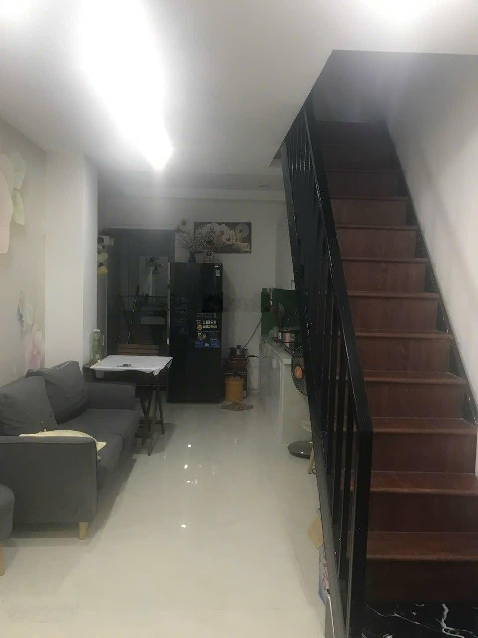 Nhà 179/50, Tô Hiến Thành Q10, 28m², 3 tầng, 3PN, giá 5.2 tỷ TL!