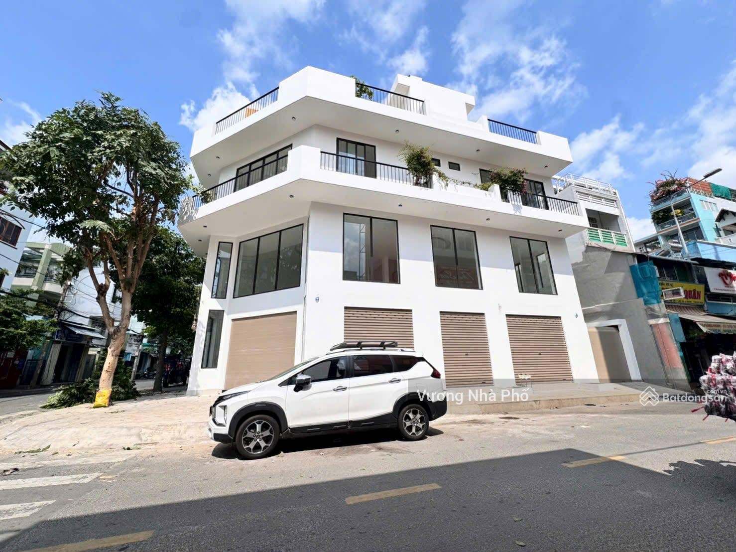 Góc 2 MT Ỷ Lan 8x20m 1 lửng 1 lầu sân thượng 50tr/th