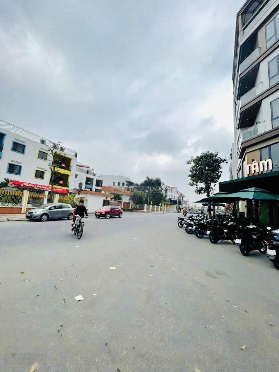 Bán gấp mảnh đất tái định cư, 30m2, 2 thoáng gần hồ điều hòa Ngọc Thụy, SĐCC, 0962015528