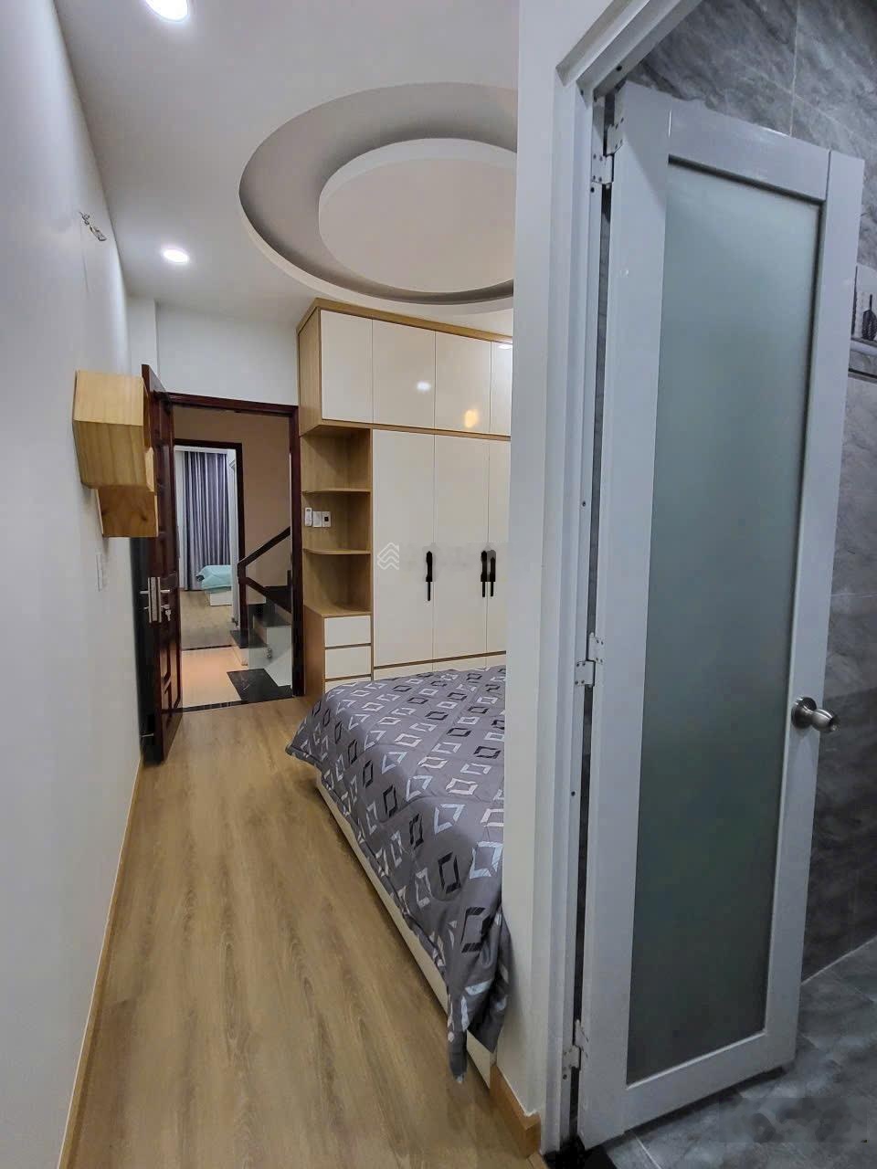 Bán Nhà riêng tại Thích Quảng Đức, 8,68 tỷ, 41m2, giá tốt, view đẹp