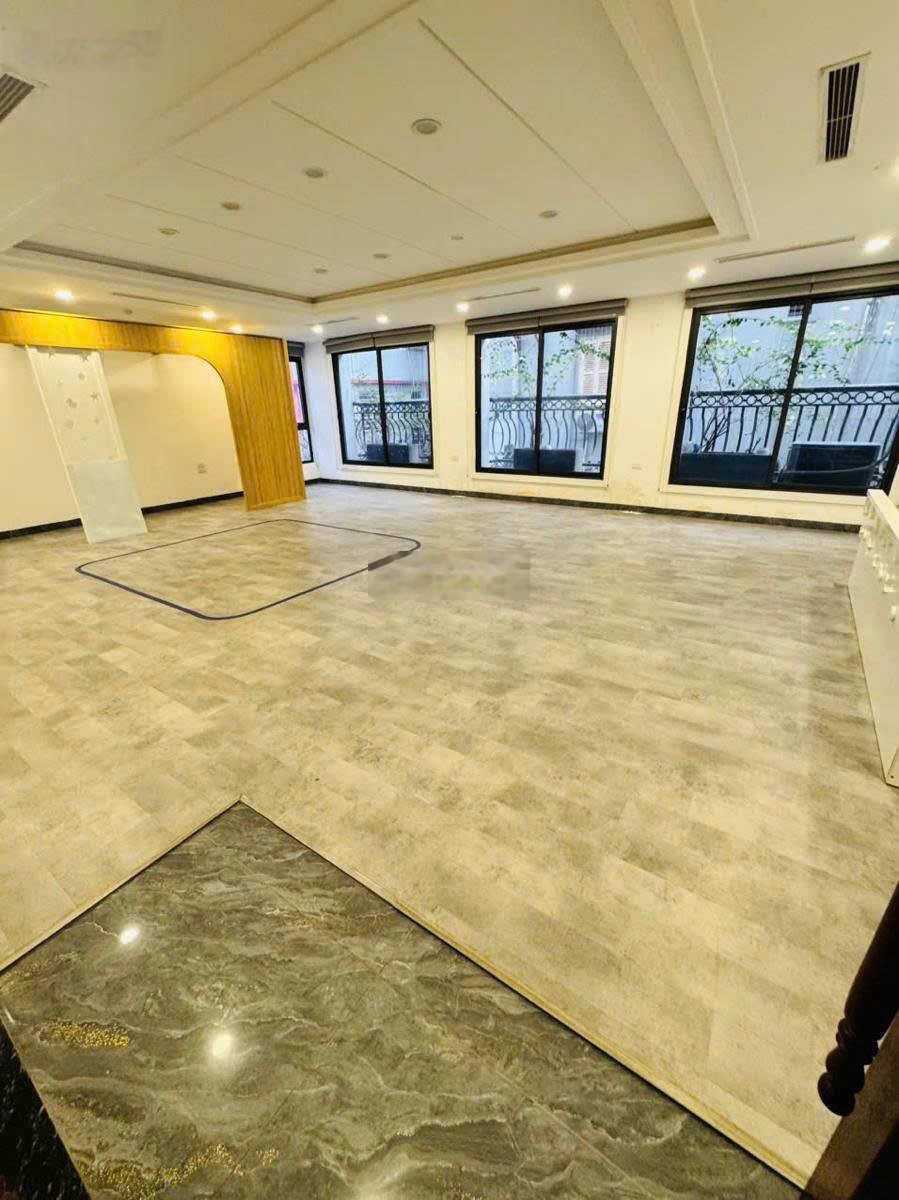 Cho thuê nhà mặt phố Dịch Vọng DT 100m*5 tầng 1 hầm, thang máy, thông sàn giá 65tr