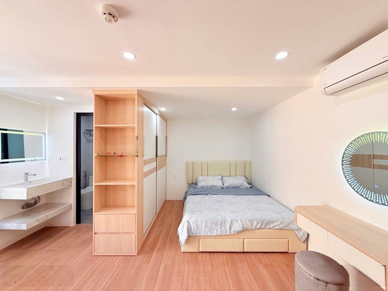 Bán Toà Căn Hộ Góc 2 Mặt Tiền Đường Lý Tự Trọng Nha Trang Cách Biển Chỉ 400m, Dòng tiền 130 Tr/th