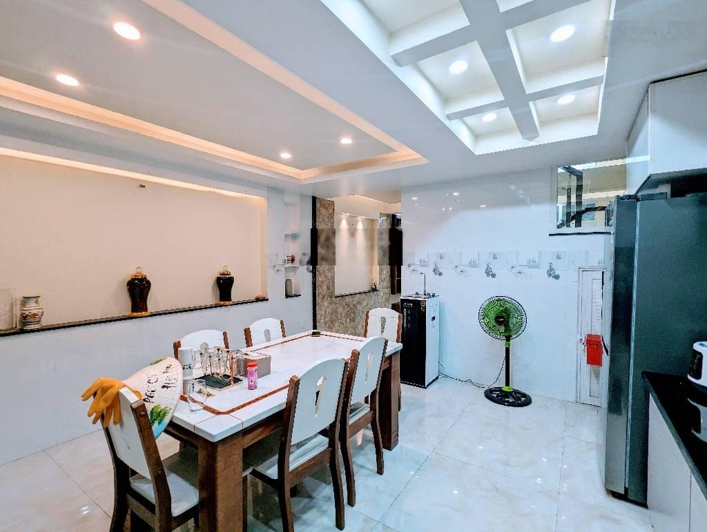 Hẻm xe hơi,nhà 4 tầng,75m2 ngang gần 5M.Sát Phú Mỹ Hưng Quận 7,kdc hiện hữu.Sổ hoàn công.Hơn 7 tỷ