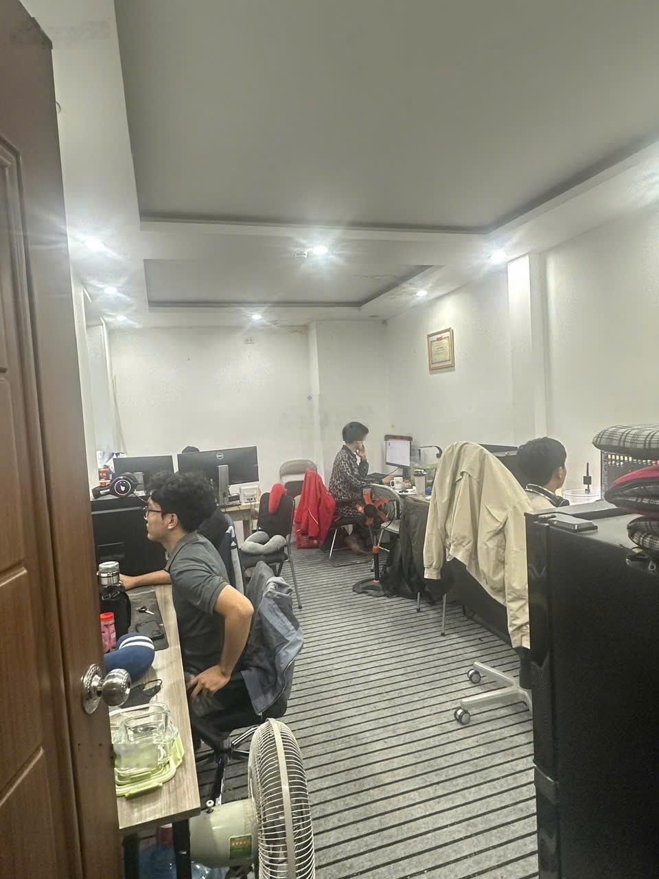 Cho thuê văn phòng ở 90 Nguyễn Tuân, diện tích 150m2 giá 15 triệu/tháng