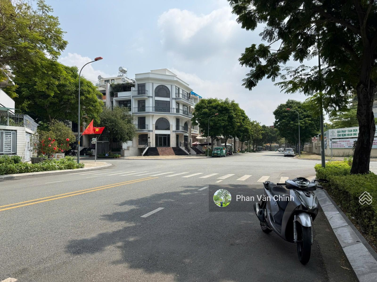 Bán nhà Vạn Phúc (6x20m) đối diện khu công viên, hồ bơi giá 26 tỉ TL