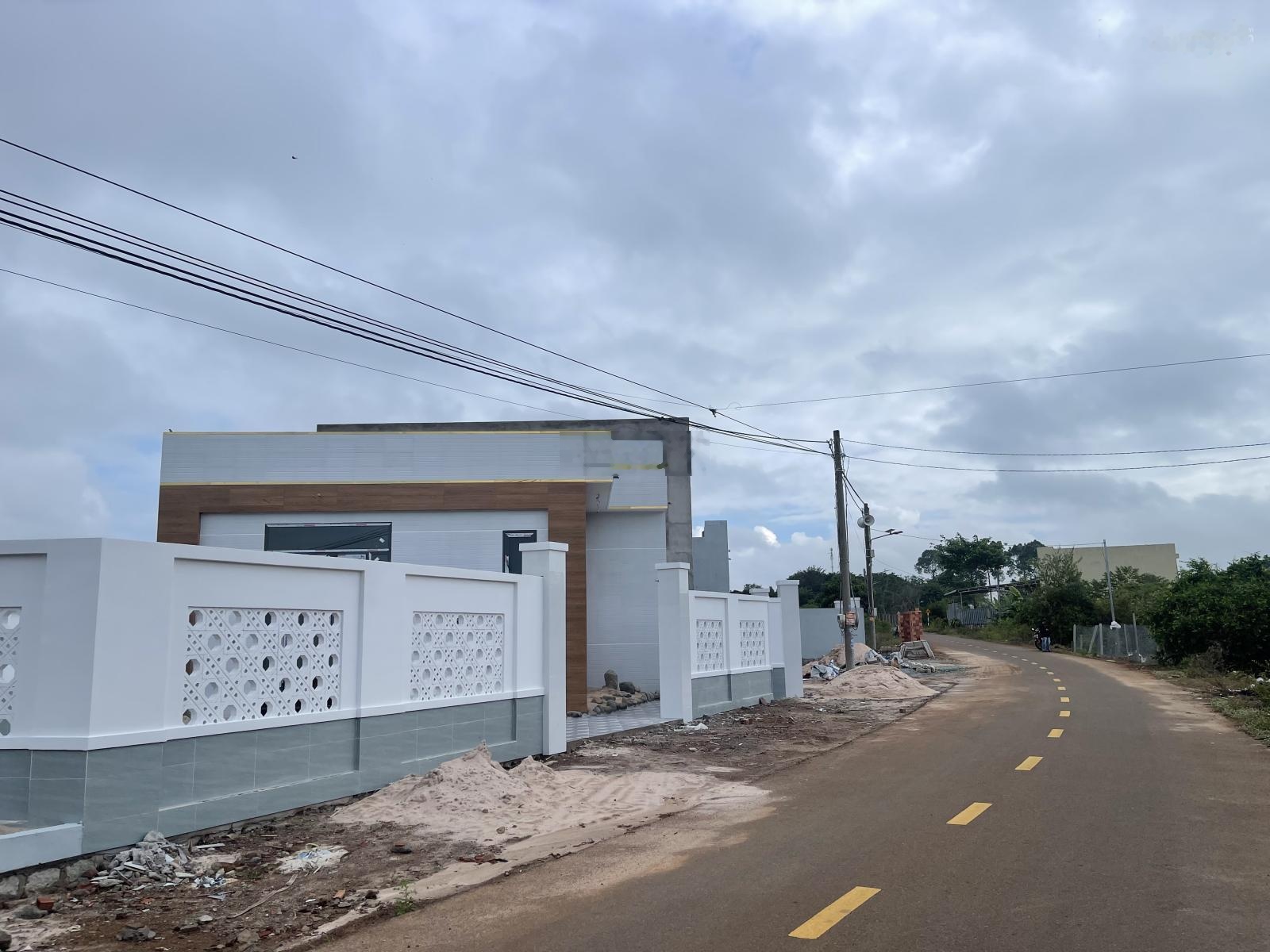 Bán 3 căn nhà liền kề ,xã đất đỏ tphcm,