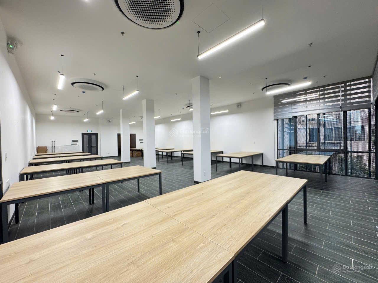 Cho thuê văn phòng Điện Biên Phủ, Q.1 - DT 135m2 giá thuê 18$/m2