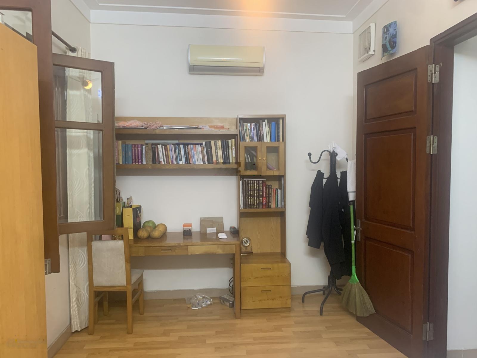 Quá hợp lý! 400triệu/m2 cho nhà riêng ngõ 61 Lạc Trung. Ngõ ô tô tránh. nhà dân xây chắc chắn.