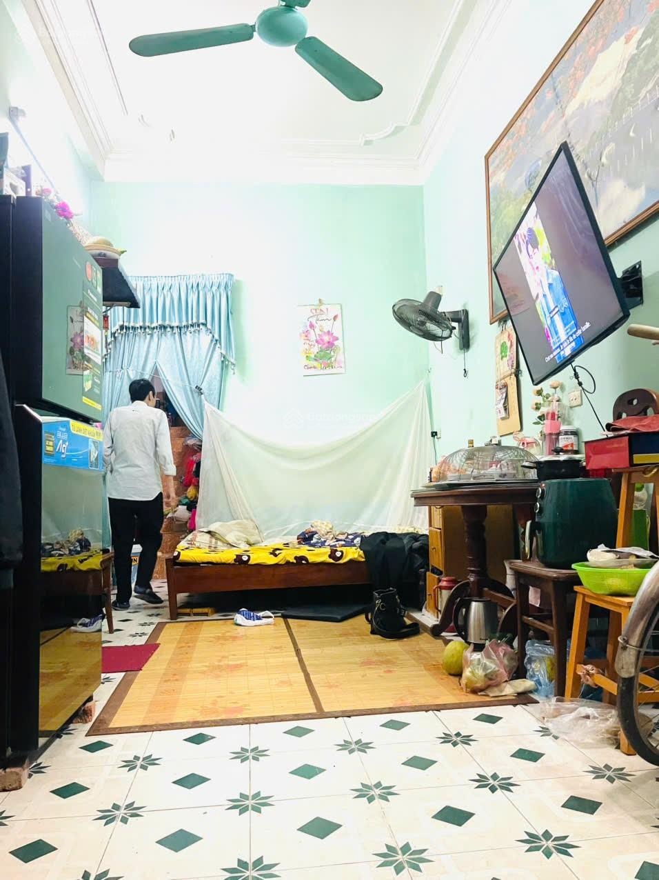 Bán nhà 3 tầng view Hồ đẹp tại Nhà thờ Phùng Khoang, ô tô đỗ cổng, chạy thông, 6.98 tỷ, 30 m2