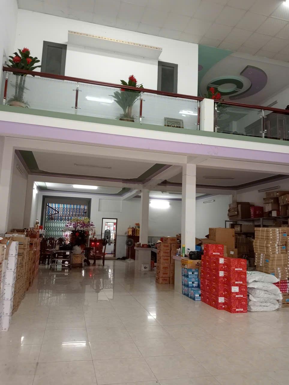 nhà mặt tiền trung tâm thành phố Cần Thơ, mặt tiền đường 30/4 ngang 10m dài 80m, giá thuê 100 triệu