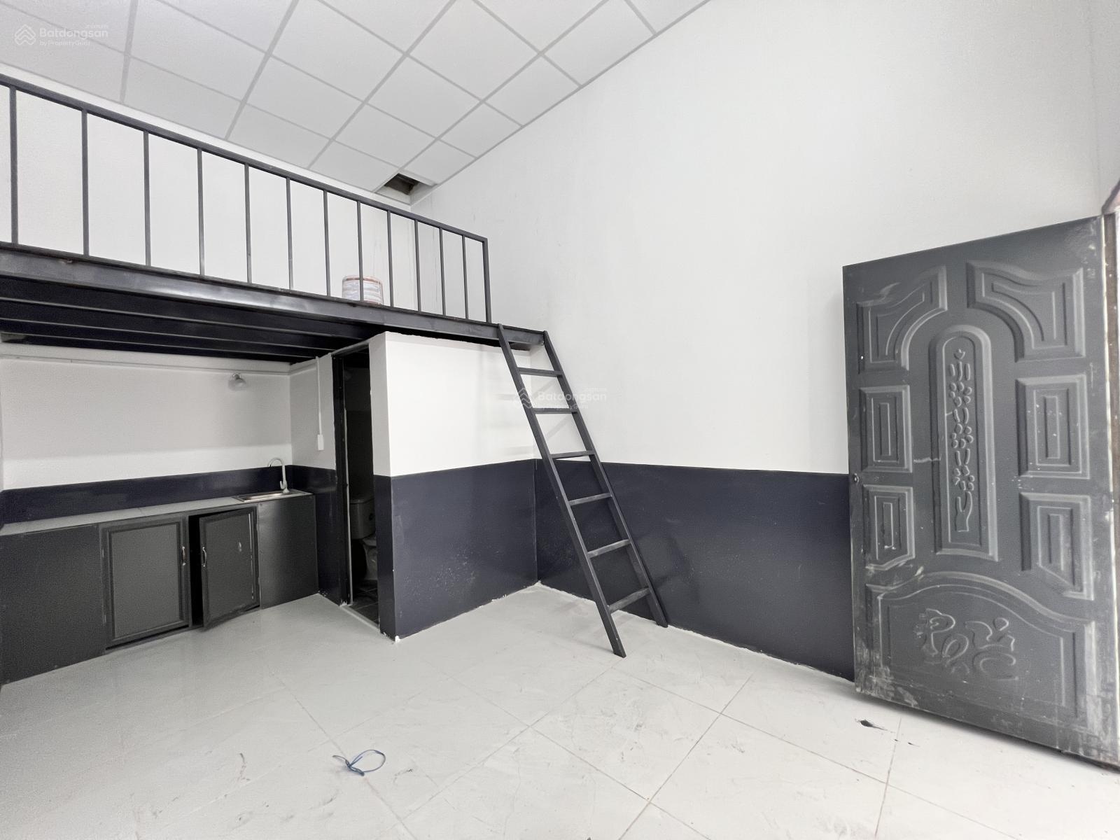 Phòng trọ giá rẻ gần ngã tư Thủ Đức, Lê Văn Việt mới xây, gác cao 2m ở được đông