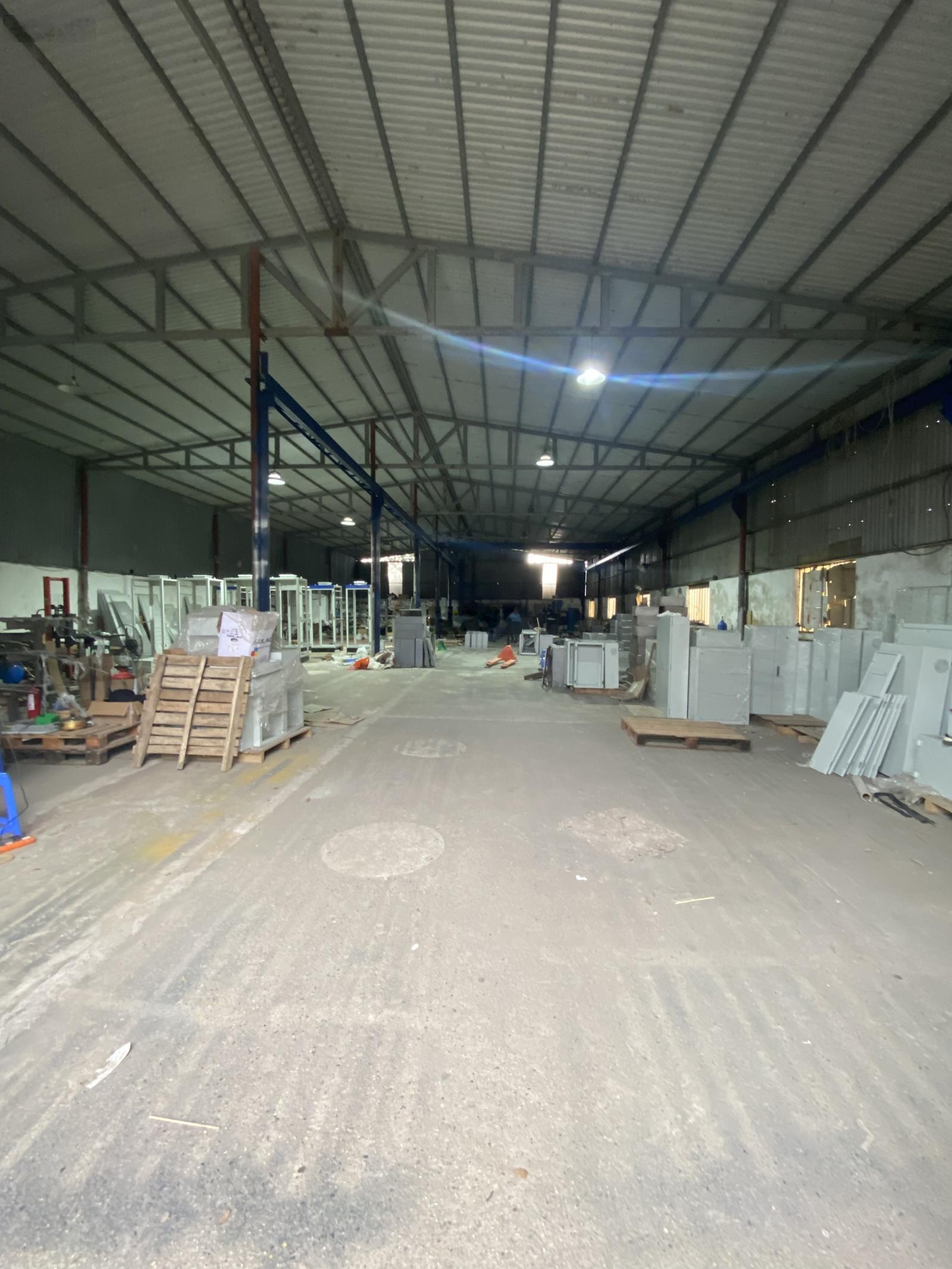 Cho thuê kho xưởng 900m2 Vân Côn( cũ) Hoài Đức, điện 3p, nước sạch đầy đủ, đường xe tải 10t giá 40k