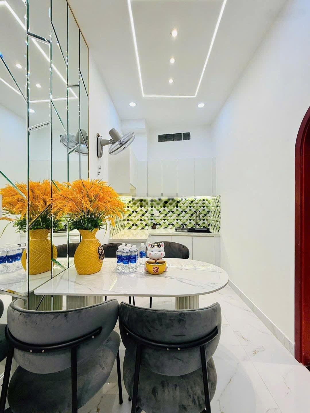 Bán Nhà Riêng Ngay Chợ Thủ Đức, Đường Hồ Văn Tư - 57,3m2 - Giá 3tỷ700. Cho Thuê 15triệu/1 tháng