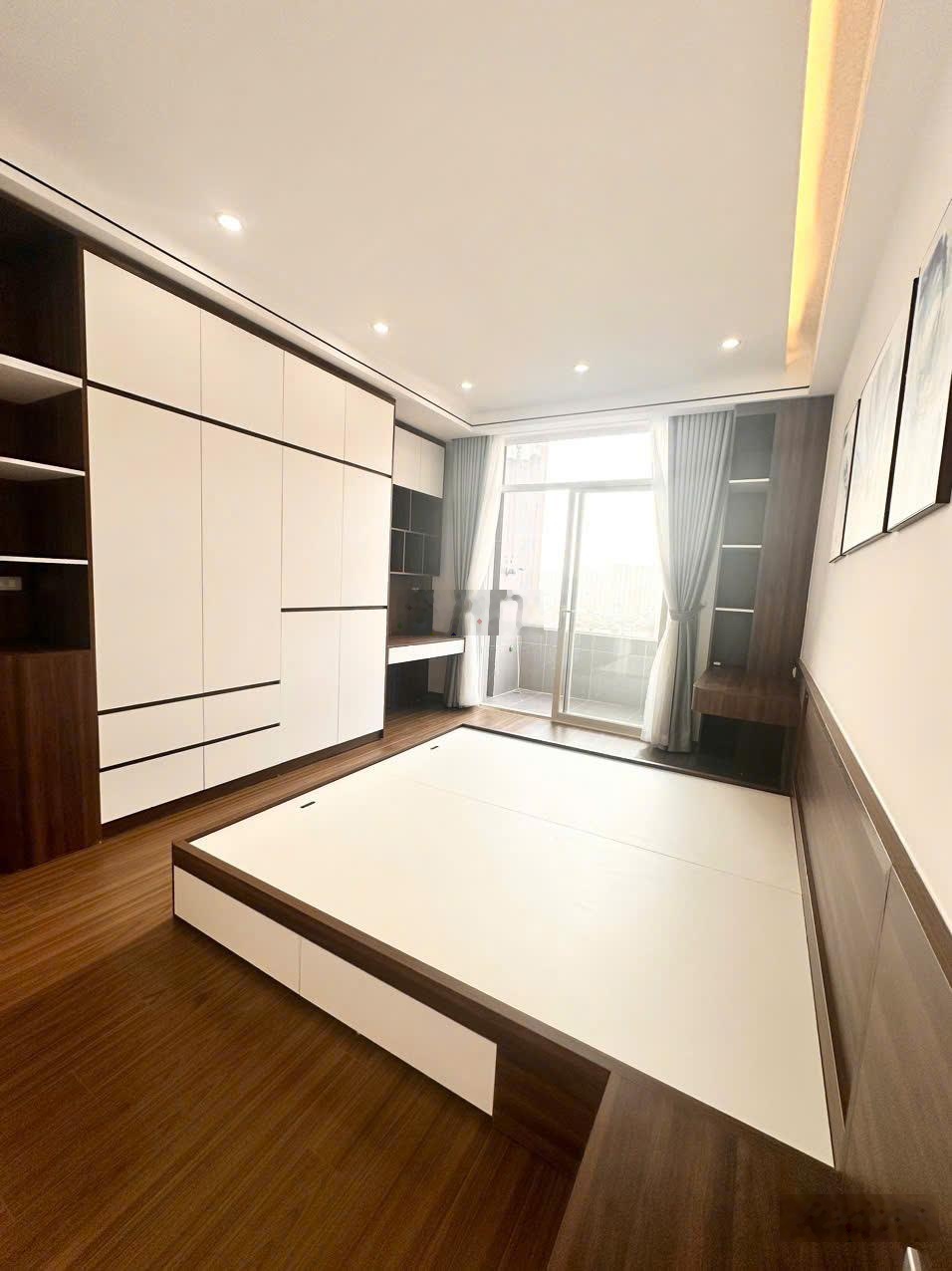 Bán gấp căn hộ chung cư 4F Vũ Phạm Hàm.Dt: 65m2.Tk: 2pn - 2wc.Giá: 6.x tỷ.Lh Mr Trung:0963332868