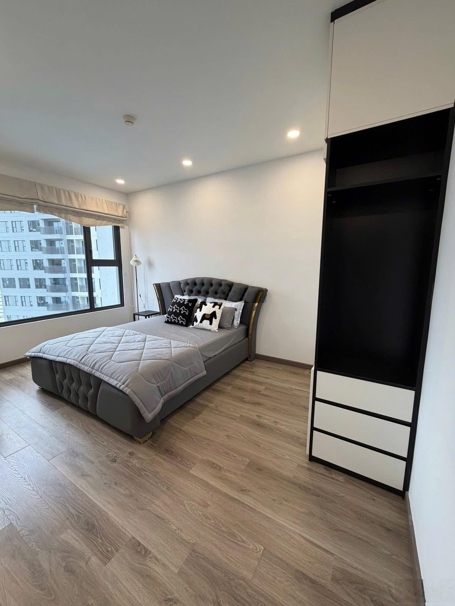 Cho thuê CC 2PN, 80m2 giá cực chất 24 triệu tại The Infiniti Riviera Point, Q7