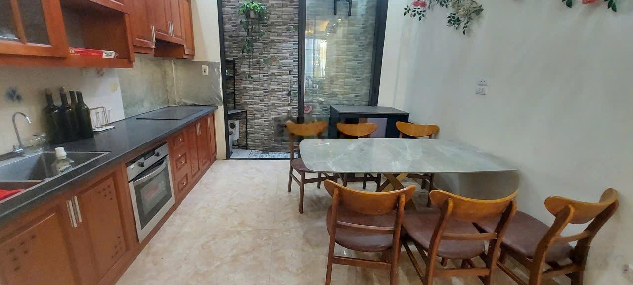 Cho thuê nhà nguyên căn 4 tầng - gara ô tô - nguyễn văn cừ