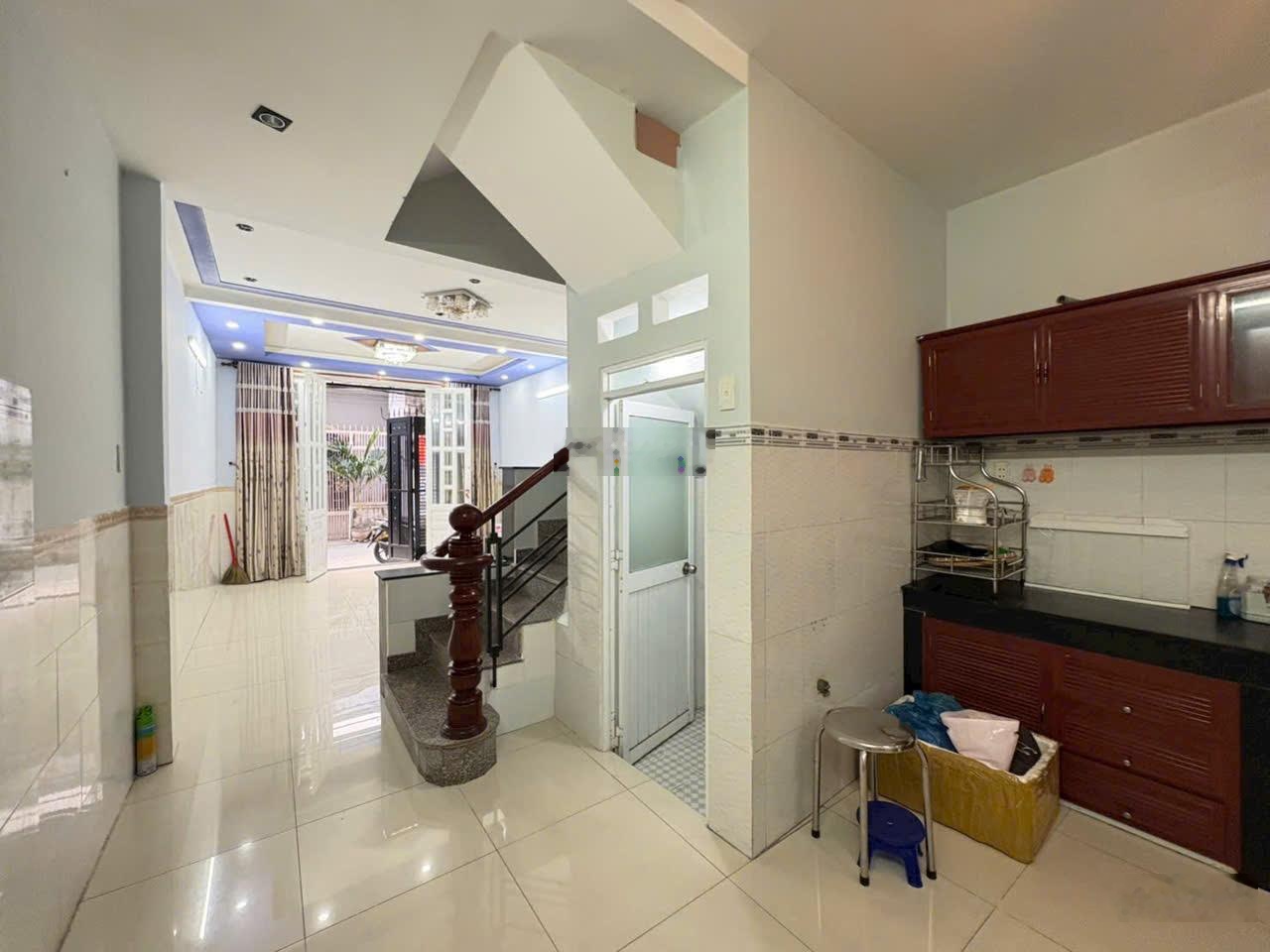 Bán nhà 2 lầu chính chủ 4x11,1m 4 phòng ngủ 1/ lê văn quới hẻm 5m thông giá 5.7 tỷ tl