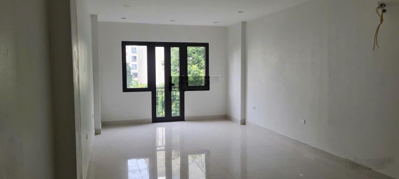 Tôi còn 3 sàn vp Cạnh Aeon mall Hà Đông cần cho thuê 50m/1 sàn điện nước, giá thuê 7 tr/ sàn