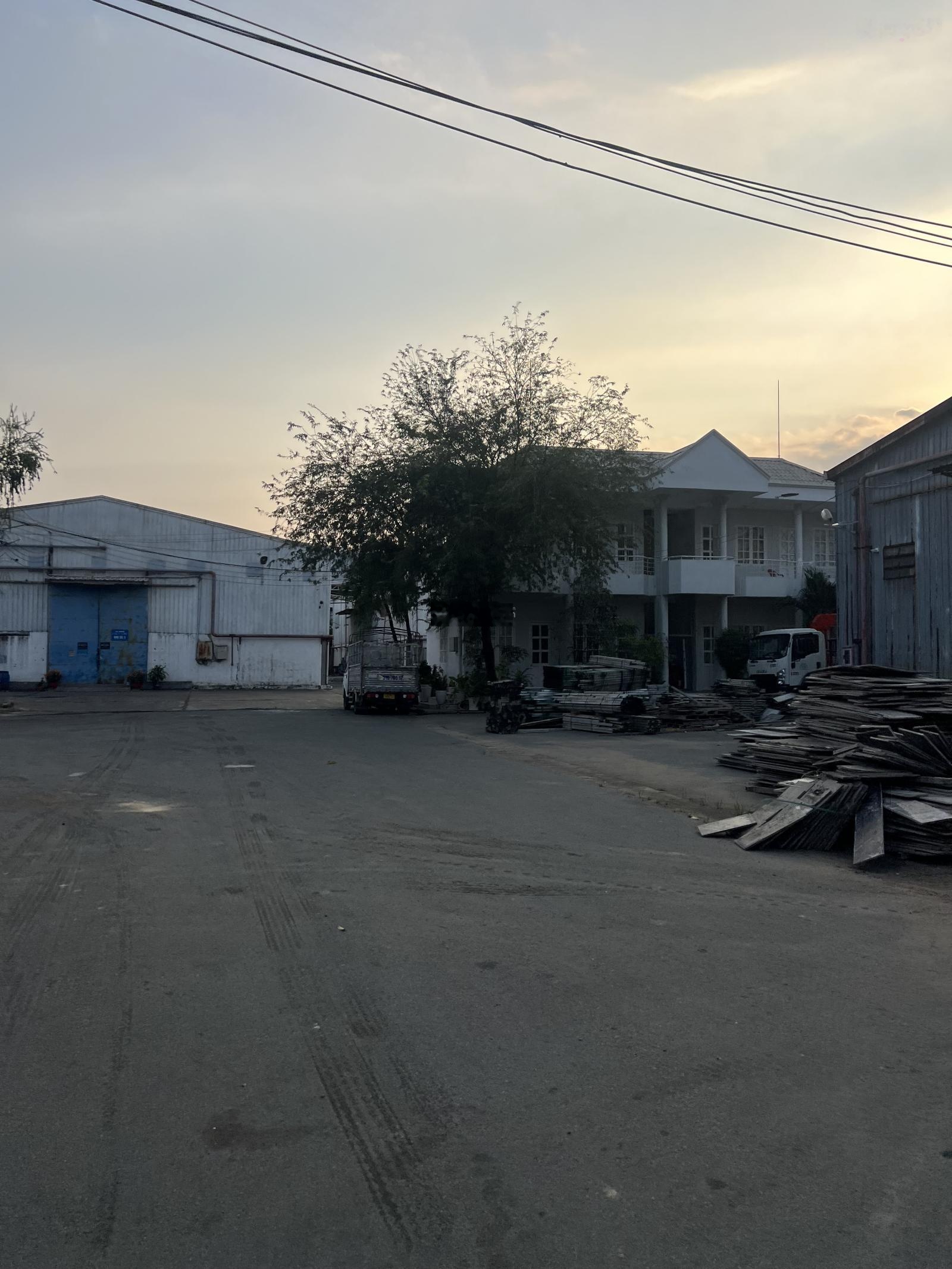 Cho thuê kho xưởng hàng hiếm có, đường xe cont 24/24. Pccc vách thẩm duyệt, bảo vệ 24/24. 1280m