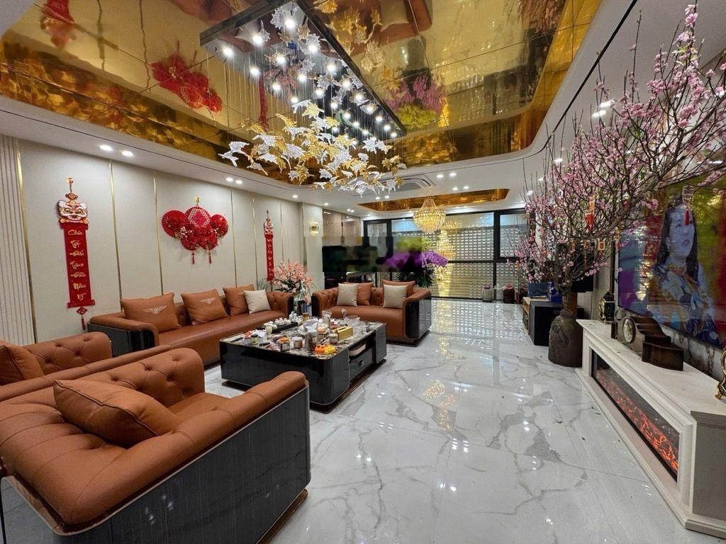 Bán Nhà riêng tại Đường Phố Trạm, 32,5 tỷ, 100m2, 5PN, 5WC, 8 tầng, hàng hiếm tại uy tín