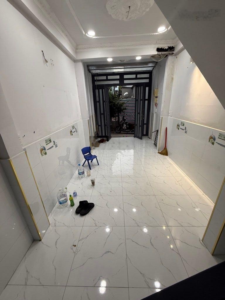 Nhà 1 trệt 1 lầu Hẻm Xe Hơi Hoàng Bật Đạt, cách hẻm Xe Tải vài mét, giá 5.45 tỷ