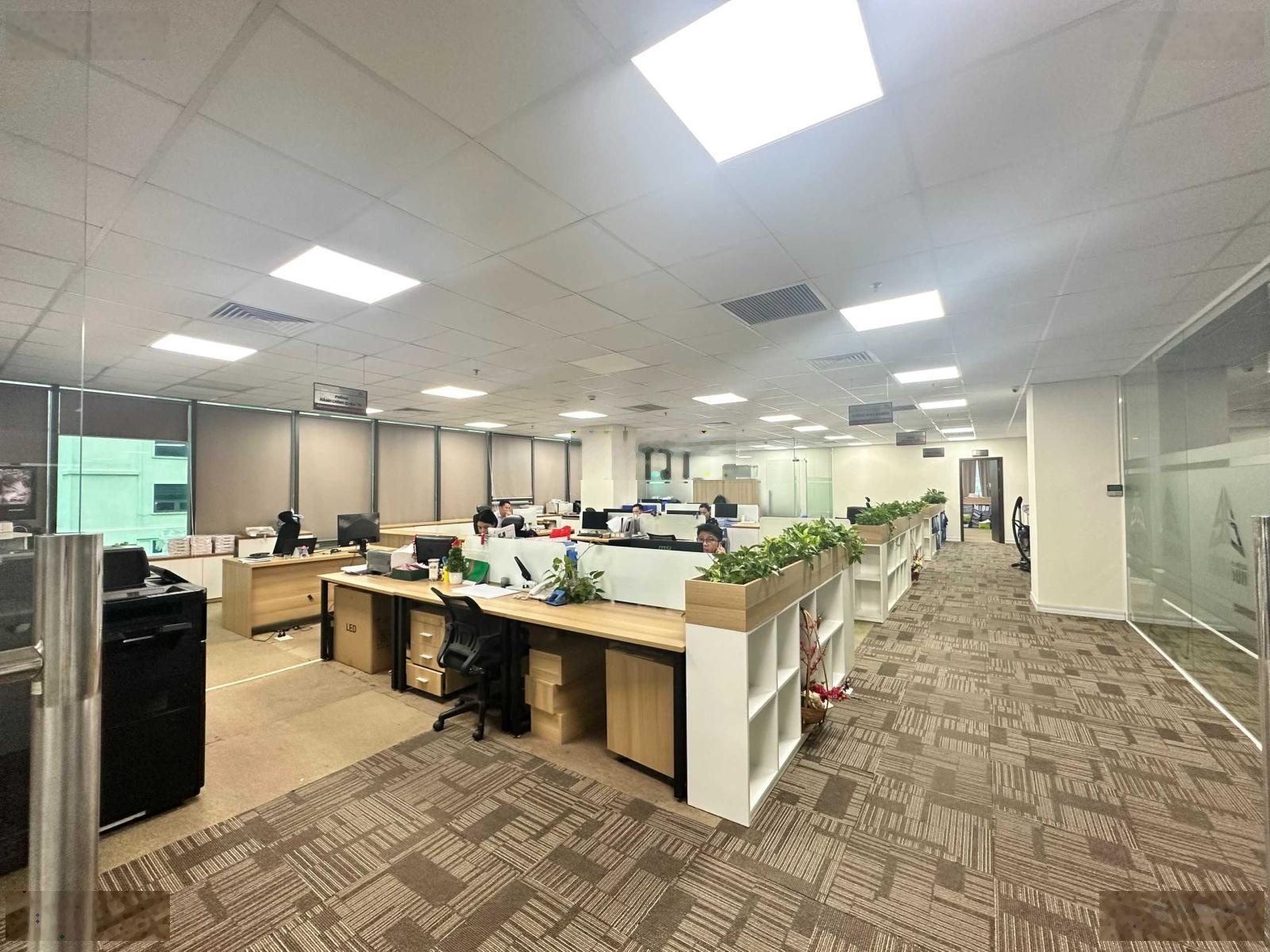 Free 1 tháng! Văn phòng 200m2 linh hoạt tại CIC Trung Kính khách mới ra cực đẹp, chia sẵn phòng